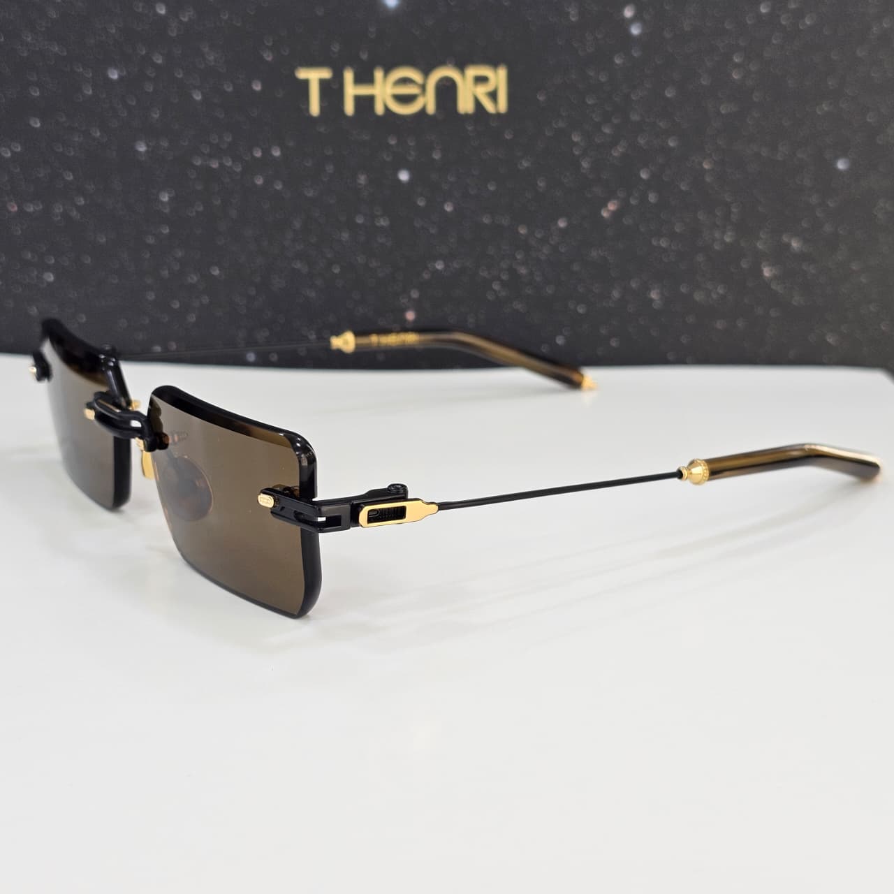T HENRY